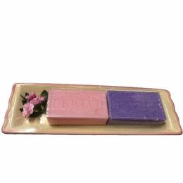 Set Cadou Savoniera Ceramica Dubla Sapun Natural Marsilia 100g Trandafir Bujor Rose Pivoine Violete Mure Le Chatelard 1802 cu comanda online